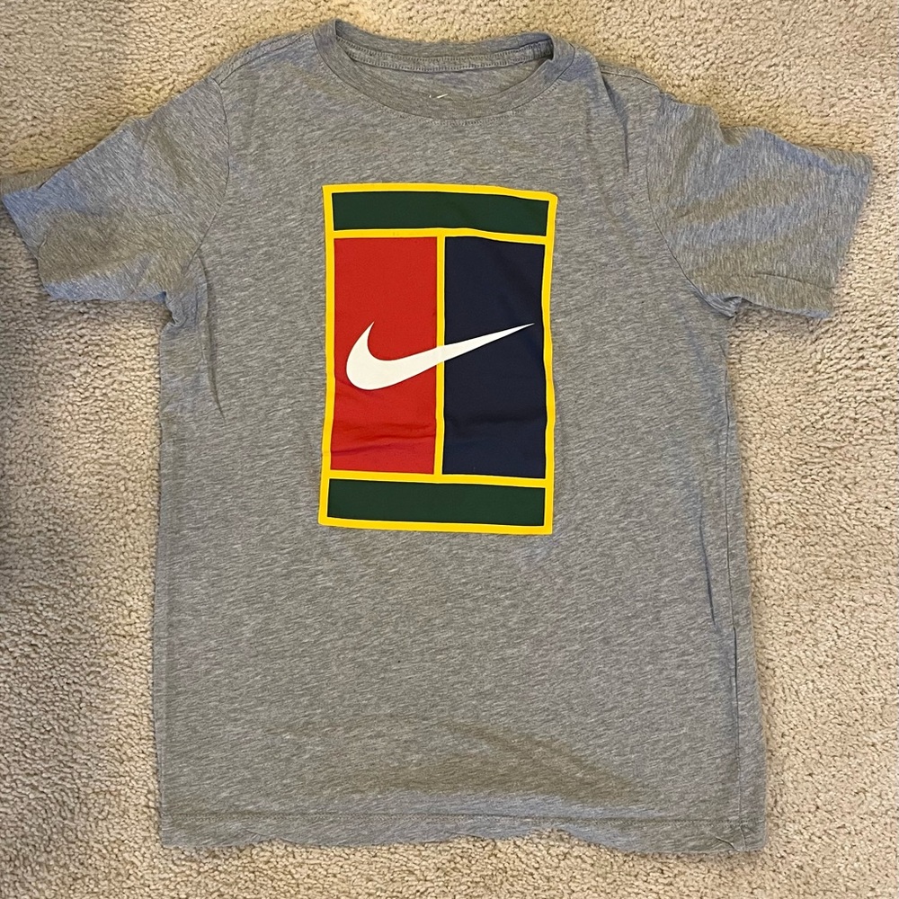 Boys size XL Nike tennis T-shirt
